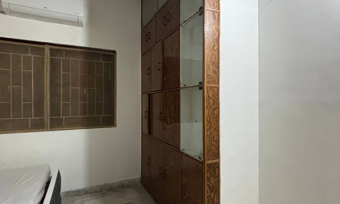 Varanasi Apartamento | "Divine Retreat: Prime Property Near Durga Temple, 500m from Ganga"