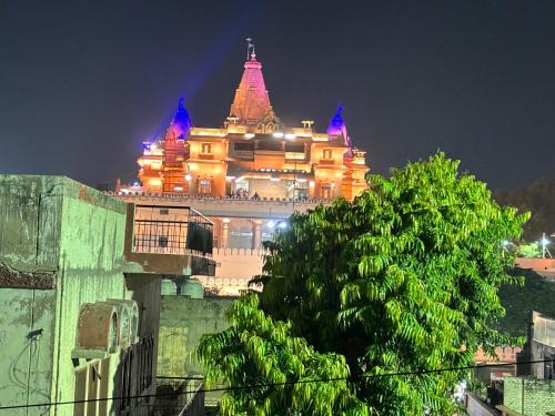 Mathura Casa | Divine Stay- Facing Krishna Janambhoomi Temple- Personal Family HomeStay - Hotel Like Amenities