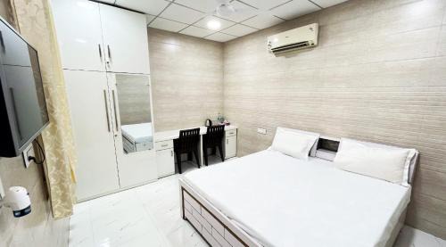 Delhi Casa | Divya Anubhuti Pravas