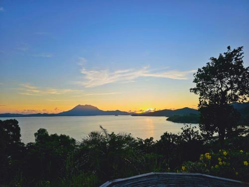 Taytay Complejo | DK2 Resorts - Waddy Bay Views - Fast Internet & Northern Palawan Gateway