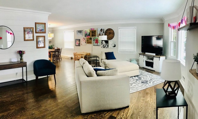 Whitefish Bay Casa | DNC? ¡Quédate en nuestra encantadora casa en Whitefish Bay! 10-15 minutos del centro de la ciudad!