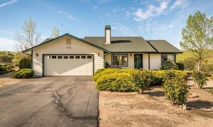 Paso Robles Casa | ¿Los dinosaurios beben vino? ¡Ven a Sundance Cottage y descúbrelo!