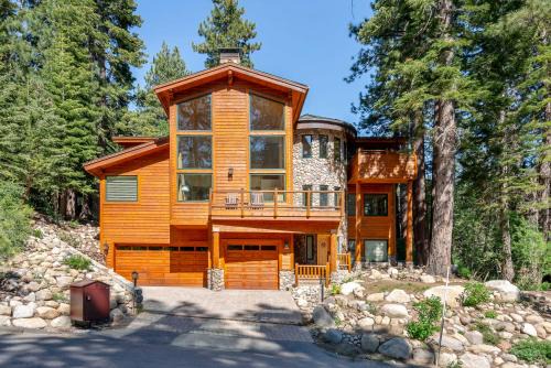 Incline Village Casa | Do not miss your chance to vacation at this five bedroom 5 bath mountain home