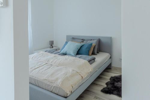 Erzsebetvaros Apartamento | Dob36 Apartment with FREE Private PARKING and BALCONY
