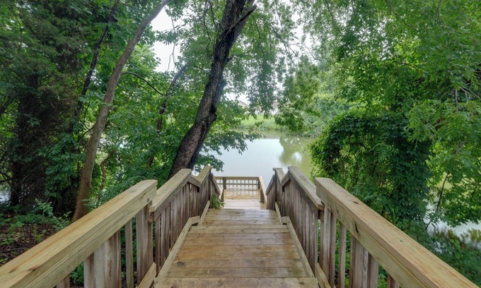 Colonial Beach Apartamento | Dock Access: Waterfront Studio in Colonial Beach!