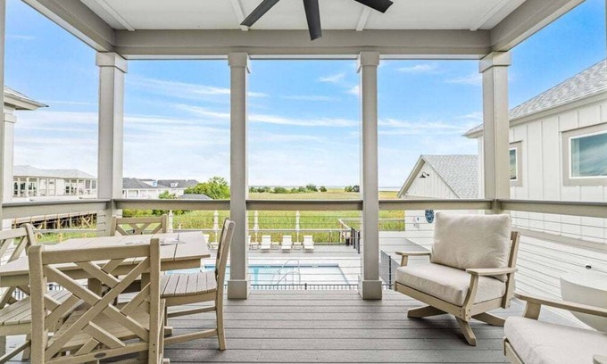 Georgetown Casa | Dock and Dwell at the Winyah Bay Club, Pool, Outdoor Lounge/Grill and Boat Slip included!