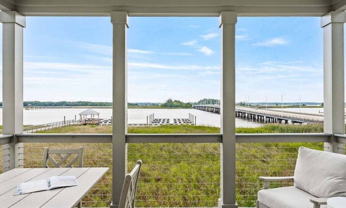 Georgetown Casa | Dock and Dwell at the Winyah Bay Club, Pool, Outdoor Lounge/Grill and Boat Slip included!