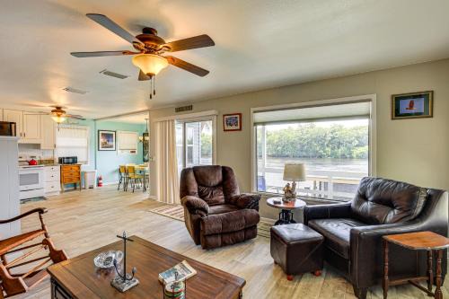 Old Town Casa | Dock and Screened Porch Suwannee River Retreat!
