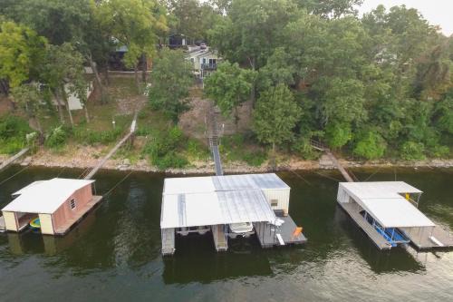 Eucha Casa | Dock and Views Scenic Group Retreat on Grand Lake!