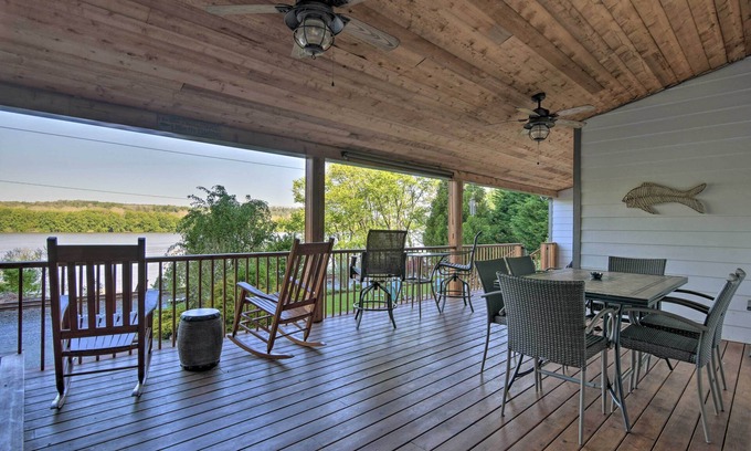 Pequea Casa | Dock & Hot Tub: Susquehanna River Retreat!