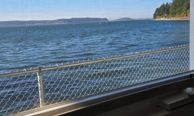 Poulsbo Cabaña | DOCK HOUSE COTTAGE Charming 2-Bedroom Waterfront - Hood Canal / Poulsbo / Lofall