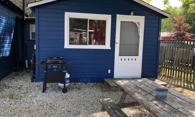 Wasaga Beach Cabaña | Dock Life Cottage 10 - Riverside, 2 Bedroom, Wasaga