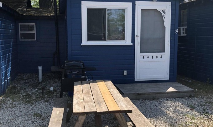 Wasaga Beach Cabaña | Dock Life Cottage 8 - Riverside, 1 Bedroom, Wasaga