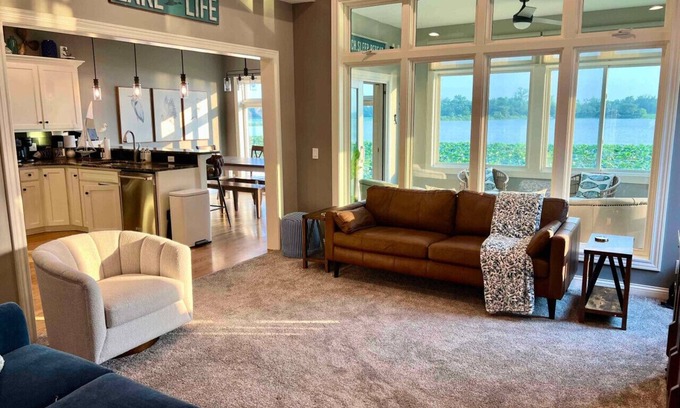 Council Bluffs Casa | Dock, Paddle, Relax at The Lake