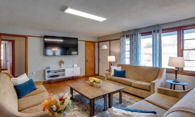 Savannah Casa | Dock&Volleyball! Near Downtown - Totally Turquoise