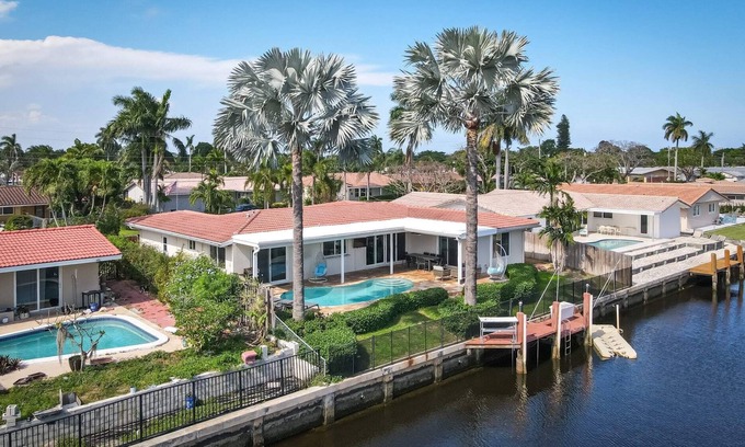 Coral Ridge Isles Casa | Dockside Daydreams, Cozy, Canal Front with Pool