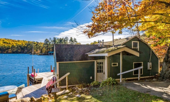 Newbury Casa | Dockside Dream | 4 mins to Mt Sunapee | Dock | VIEWS | Grill