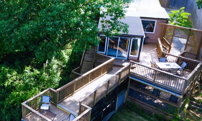 Cave Spring Cabina | Dockside Dreams at Rivers Edge Retreat – 2 bd/1ba Waterfront home on the Coosa River at Lake Weiss (GA/AL line). This updated, newly renovated ranch-style home offers the perfect setting to unplug, recharge and make wonderful lifetime memories!