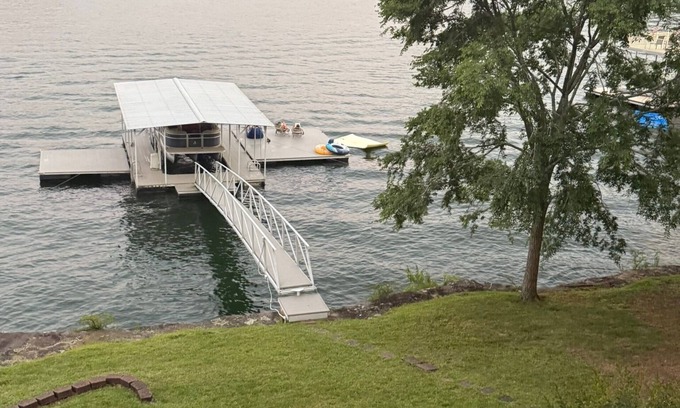 Crane Hill Cabaña | Dockside Retreat — Your Smith Lake Escape