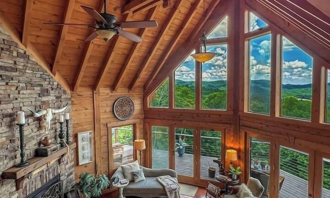 Wilkes County Cabina | Doe Mountain Lodge