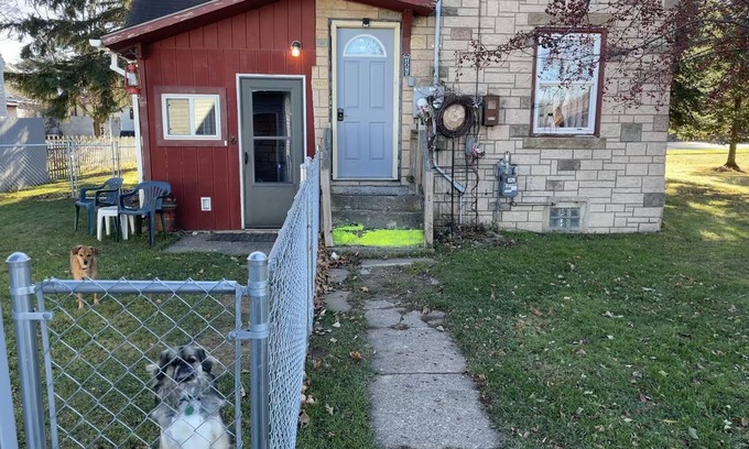 Iron River Apartamento | Dog Friendly 2 Bedroom Upper Unit in Iron River