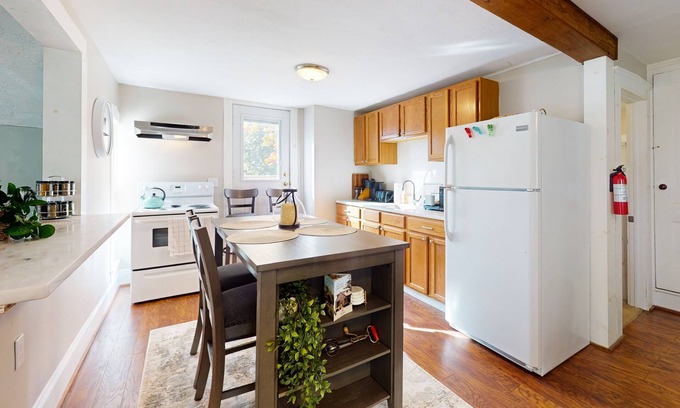 East Haven  Rutland County Casa | Dog-friendly 2nd-floor duplex near Pico & Killington with firepit, W/D, & AC