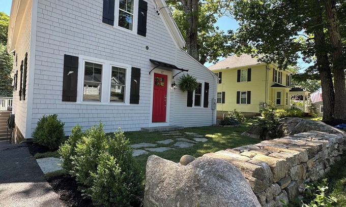 Cape Porpoise Cabaña | Dog Friendly 3 BR Kennebunkport Cottage + Deck/BBQ