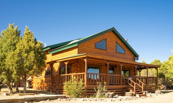 Alpine Village Casa | Dog-friendly alpine home with mountain views - great for ATVs and fishing