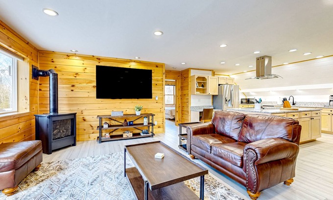 Rockwood Apartamento | Dog-friendly apartment by Moosehead Lake with sprawling deck & firepit