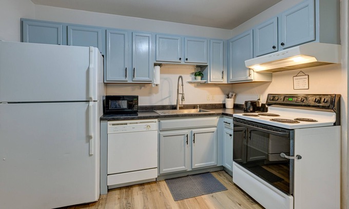 Baraboo Apartamento | Dog-friendly Baraboo Vacation Rental w/ Yard!