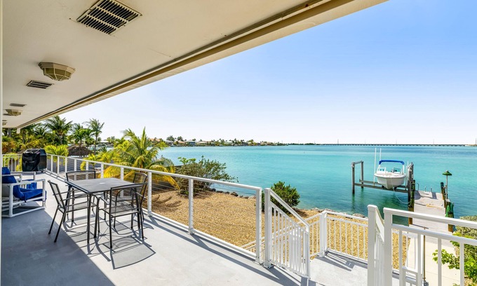 Marathon Casa | Dog-friendly beach escape with dock, furnished deck & bay views