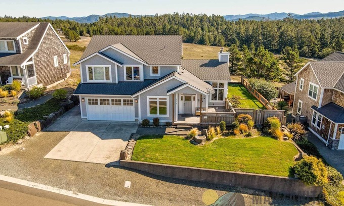Oregon Coast Casa | Dog Friendly, Beautiful home on large fenced property. Ping Pong table with Basketball Game!