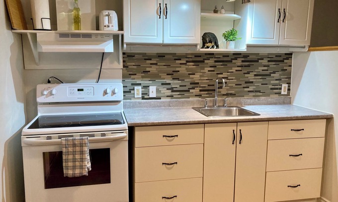 Bracebridge Apartamento | Dog Friendly Bracebridge Suite — Walking Distance to Historic Main Street!
