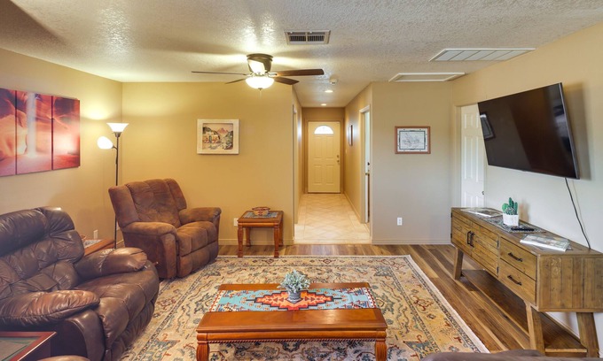 Bullhead City Casa | Dog-Friendly Bullhead City Home - Walk to Beach!
