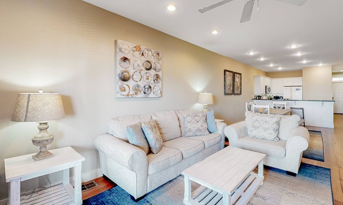 Seagrove Beach Condominio | Dog-friendly condo with balcony, washer/dryer, pool - near the beach
