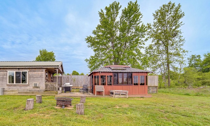 Westford Apartamento | Dog-Friendly Cabin Near Pymatuning Lake!