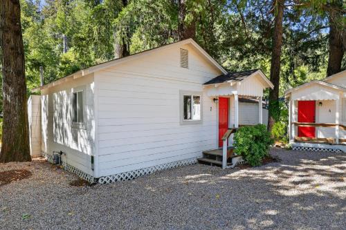 Cobb Casa | Dog-Friendly Cabin 2 Mi to Trails cabin