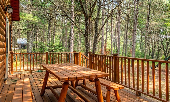 Big Flats Casa | Dog-friendly cabin on quiet lot near the creek with playground, firepit & W/D