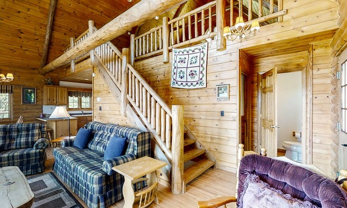 New Tazewell Cabina | Dog-friendly cabin w/jetted tub, pool table, washer/dryer, gas grill, firepit