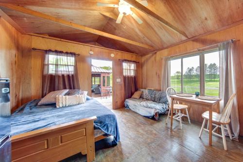 Westford Apartamento | Dog-Friendly Cabin Near Pymatuning Lake!