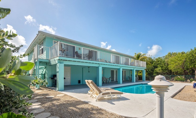 Marathon Casa | ¡NUEVO LISTADO! Great Middle Keys casa frente al canal con piscina!