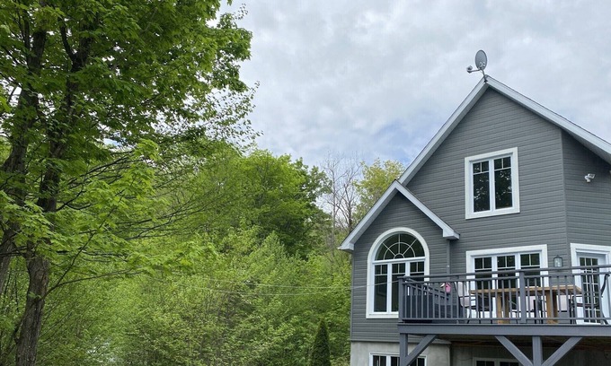 Sainte-Agathe-des-Monts Chalet De Esquí | Dog friendly chalet 15 min from Mont-Blanc and 20 minutes from Tremblant resort!