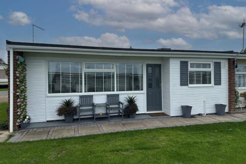 Great Yarmouth Casa | Dog friendly chalet in Hemsby by Winterton Cottages