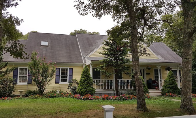 Cotuit Apartamento | Dog friendly, Clean Studio with Separate Entrance 2.4 miles to Beach