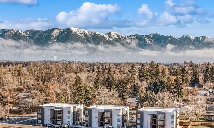 Evergreen Apartamento | Dog Friendly condo with kitchen, patio & W/D - great location