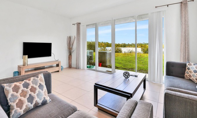 Bridgewater Crossing Casa | Dog-friendly corner townhome with lake views, pool, basketball & central AC
