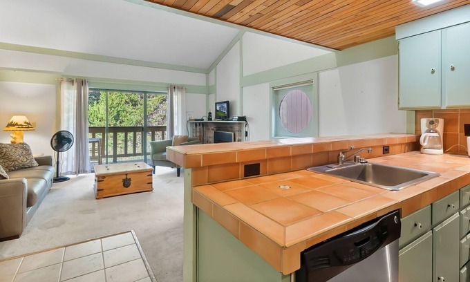 Bear Valley Condominio | Dog Friendly Corner Studio Loft! - Creekside #81 by RedAwning