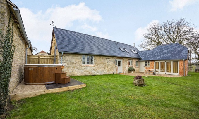 Faringdon Cabaña | Classic Cotswolds Getaway in Radcot