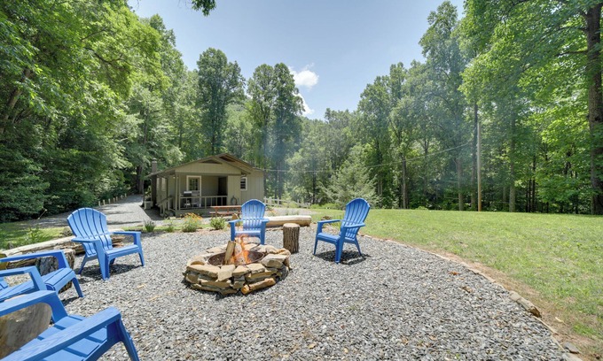 Bryson City Cabaña | Dog-Friendly Cottage w/ Deck in National Forest!
