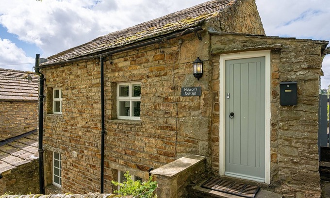 Fremington Casa | Dog friendly cottage, w/ fantastic views, sleeps 3, w/ private terrace & modern electric radiators